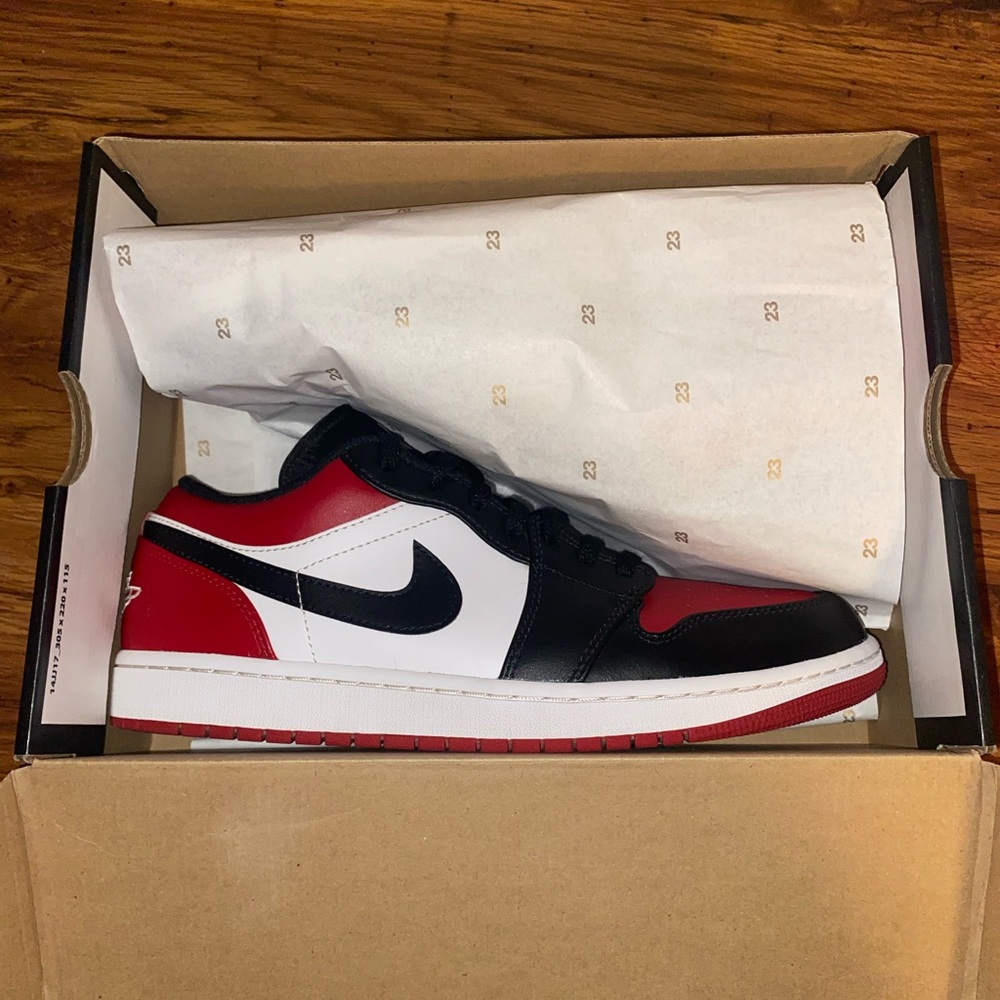 Air jordan 1 low bred toe. Used comes in original box.